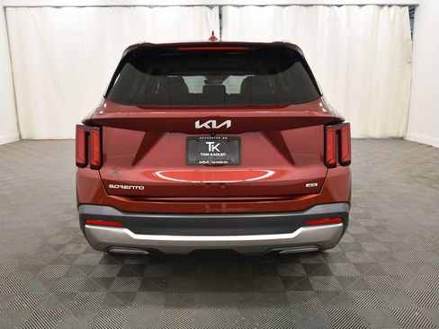 Certified 2024 Kia Sorento S w/ Panoramic Sunroof Package AWD/4WD image 6