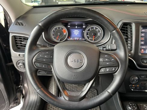 Used 2019 Jeep Cherokee Trailhawk AWD/4WD image 12
