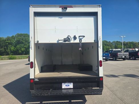 Used 2023 Ford Transit 350 DRW RWD image 5