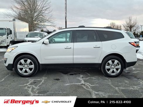 Certified 2017 Chevrolet Traverse LT w/ Style and Technology Package image 9
