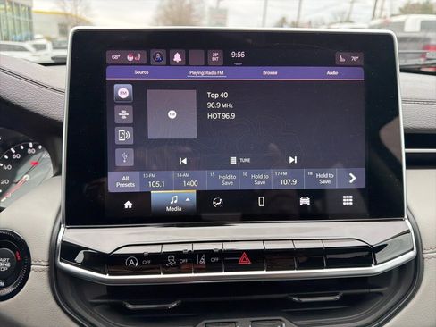 Certified 2022 Jeep Compass Limited image 11