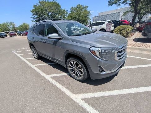 Used 2018 GMC Terrain SLT w/ Preferred Package AWD/4WD image 2
