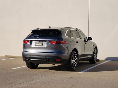 Used 2018 Jaguar F-PACE Prestige image 7