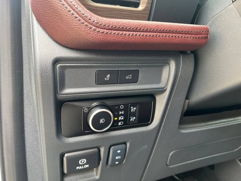 Used 2024 Ford Expedition Limited AWD/4WD image 23