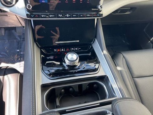 New 2025 Jeep Wagoneer 4WD w/ HD Trailer Tow Package image 11