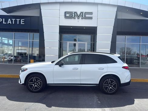 Used 2025 Mercedes-Benz GLC 300 4MATIC image 1