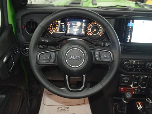 Used 2025 Jeep Gladiator Rubicon w/ Safety Group AWD/4WD image 41