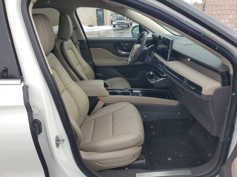 Certified 2024 Lincoln Corsair AWD image 9