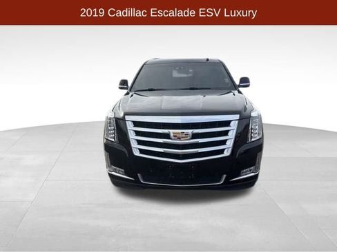Used 2019 Cadillac Escalade ESV Luxury image 2