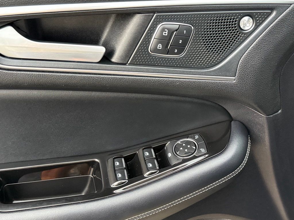 Used 2019 Ford Edge ST w/ Equipment Group 401A AWD/4WD image 16