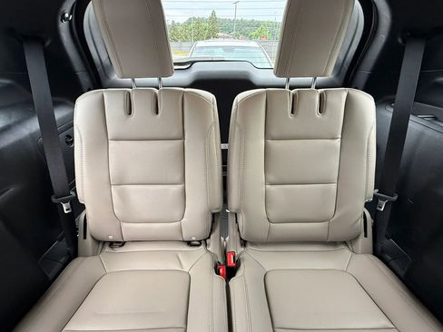 Used 2018 Ford Explorer XLT w/ Equipment Group 202A AWD/4WD image 23