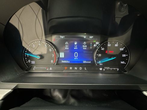Used 2022 Ford Explorer XLT w/ Equipment Group 202A AWD/4WD image 35