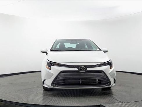 Used 2026 Toyota Corolla LE FWD image 12