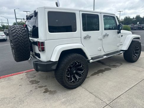 Used 2014 Jeep Wrangler Unlimited Sahara w/ Connectivity Group AWD/4WD image 4