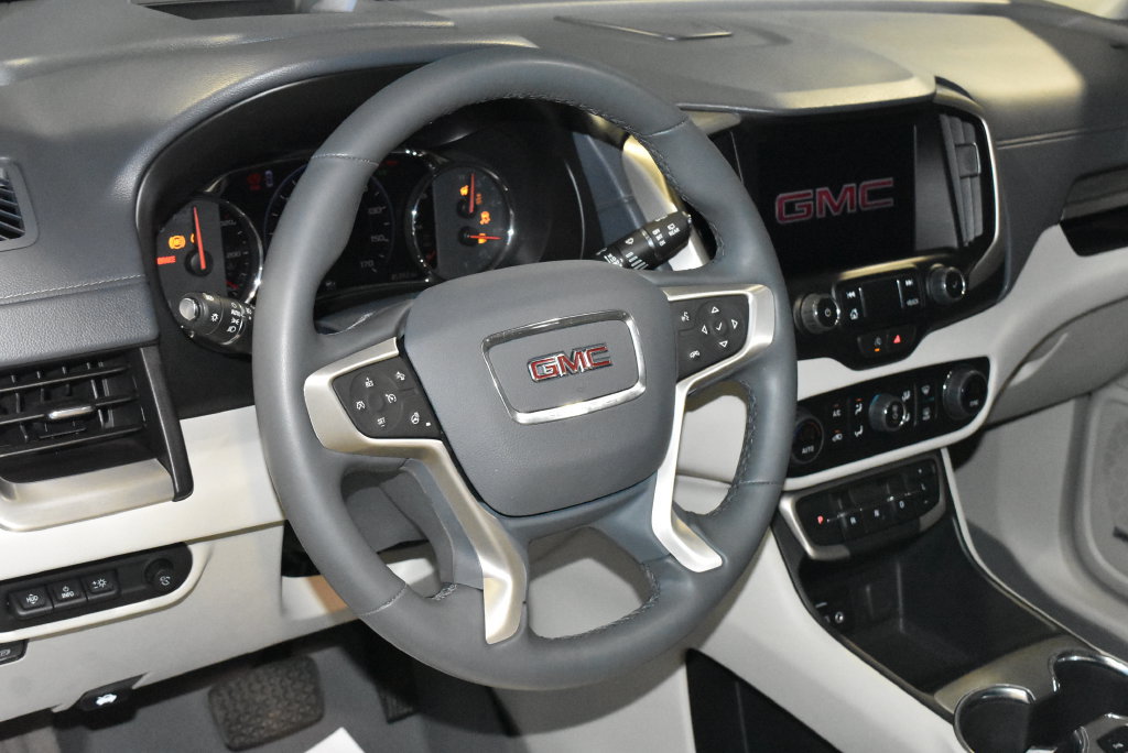 Used 2023 GMC Terrain Denali w/ Denali Premium Package AWD/4WD image 2