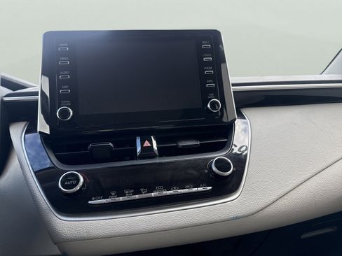 Used 2020 Toyota Corolla LE image 17