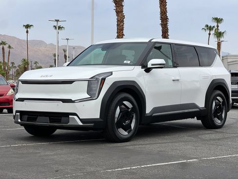 Certified 2024 Kia EV9 Light Long Range RWD image 7