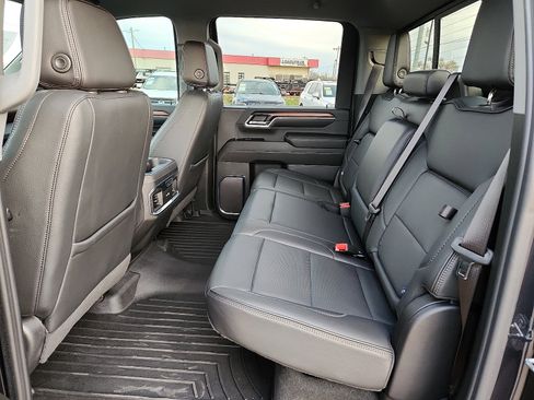 Used 2024 GMC Sierra 2500 Denali w/ Technology Package image 9