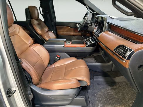 Used 2024 Lincoln Navigator Reserve AWD/4WD image 18