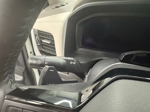 Used 2025 Nissan Rogue SL w/ Tech Package image 19