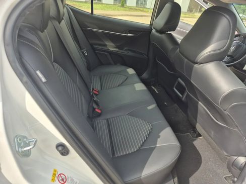 Used 2018 Toyota Camry SE FWD image 18