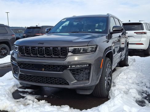 New 2026 Jeep Grand Cherokee L Limited AWD/4WD image 3