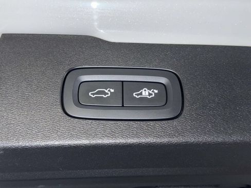 Used 2025 Volvo V60 B5 Cross Country Ultra AWD/4WD image 18