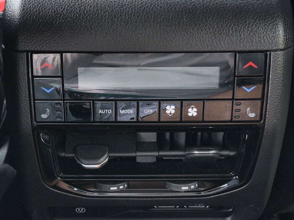 Used 2023 Jeep Grand Cherokee Overland w/ Luxury Tech Group IV AWD/4WD image 43