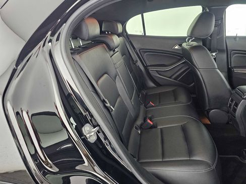 Used 2020 Mercedes-Benz GLA 250 4MATIC w/ Premium Package image 13