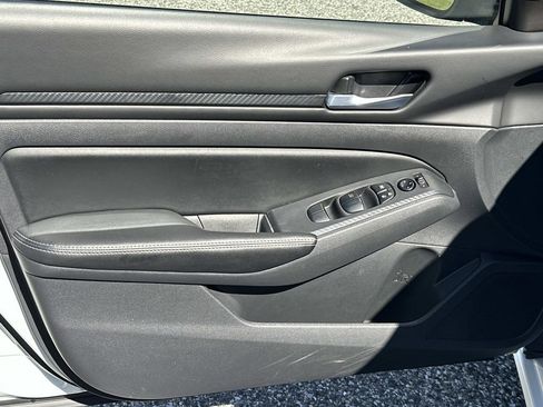 Used 2025 Nissan Altima 2.5 SV image 8