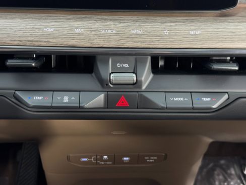 Used 2024 Kia EV9 Land image 30