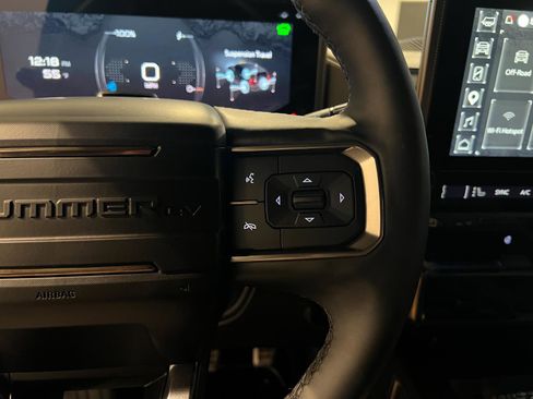 Used 2025 GMC Hummer EV 2X w/ LPO, Roof Cross Rail Package AWD/4WD image 14