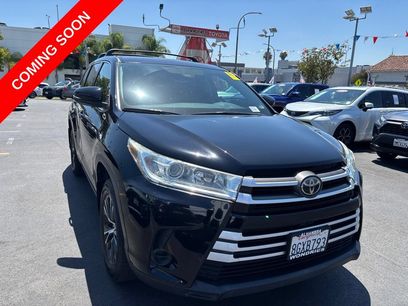 Used 2019 Toyota Highlander LE w/ Carpet Mat Package (TMS)