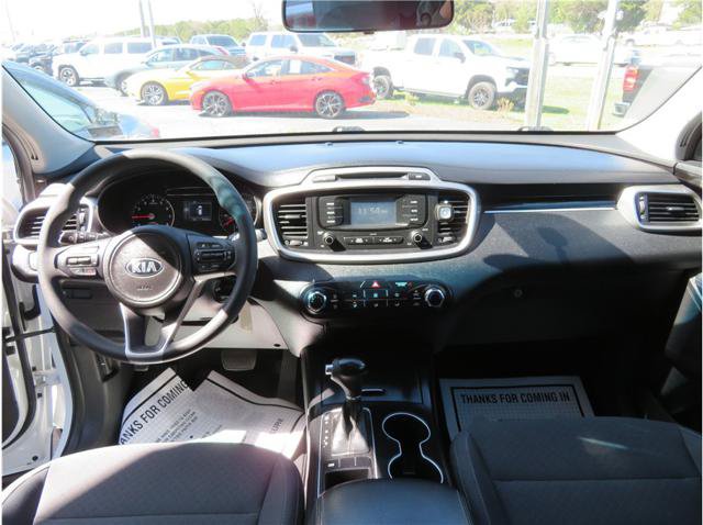 Used 2017 Kia Sorento FWD image 5