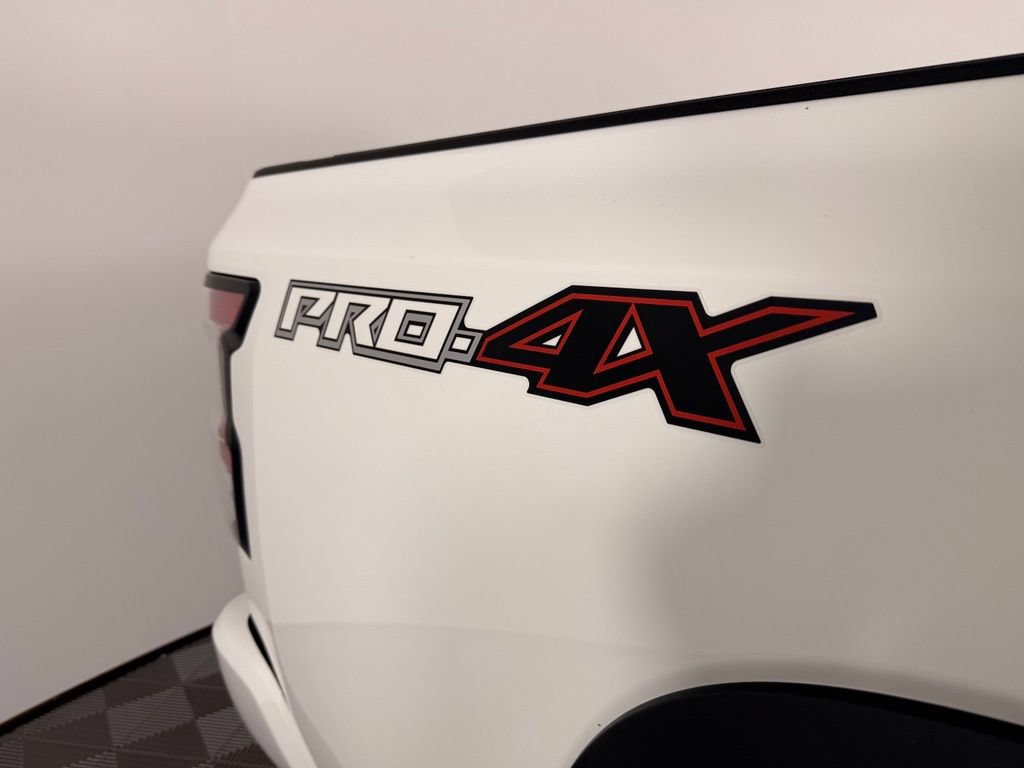 Used 2026 Nissan Frontier PRO-4X AWD/4WD image 13