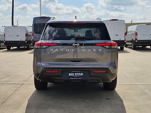 Used 2025 Nissan Pathfinder SV FWD image 6