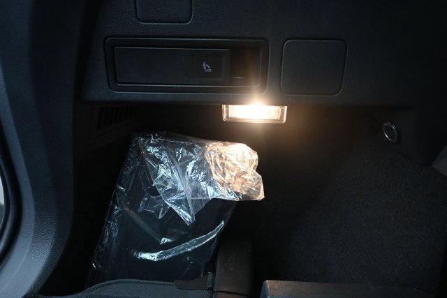 Used 2020 Volkswagen Tiguan SEL FWD image 26