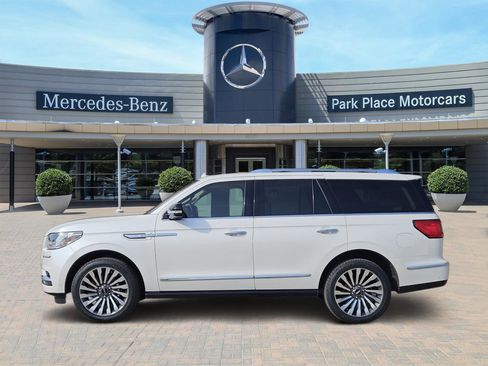 Used 2019 Lincoln Navigator Reserve image 3