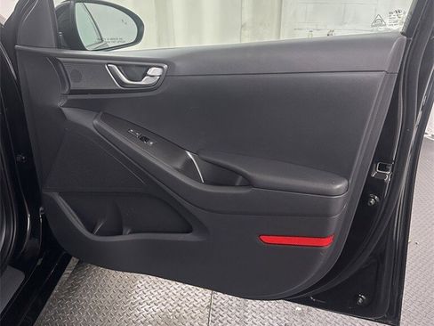 Used 2020 Hyundai Ioniq SEL image 29