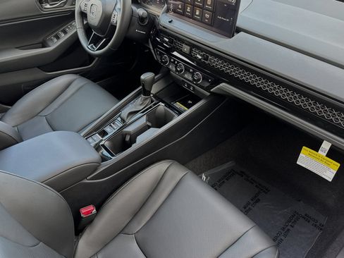 Used 2025 Honda Accord EX-L image 17