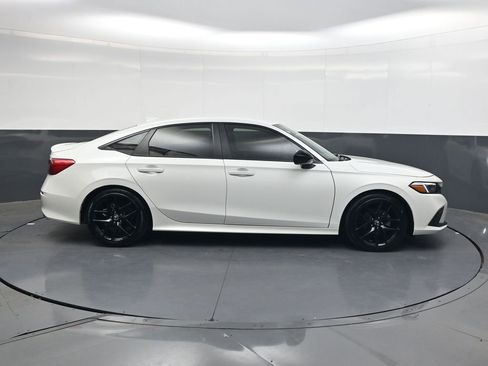 Used 2024 Honda Civic Sport image 3