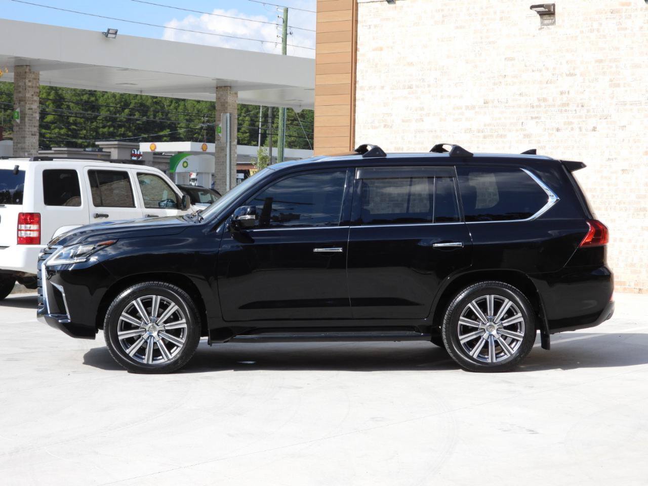 Used 2016 Lexus LX 570 4WD image 35