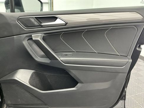 Used 2022 Volkswagen Tiguan SE image 16