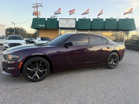 Used 2020 Dodge Charger SXT w/ Blacktop Package image 8