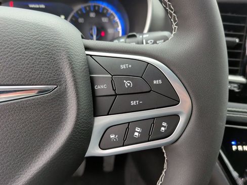 New 2026 Chrysler Pacifica Select image 18