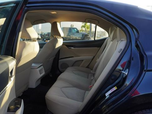 Used 2018 Toyota Camry LE image 14