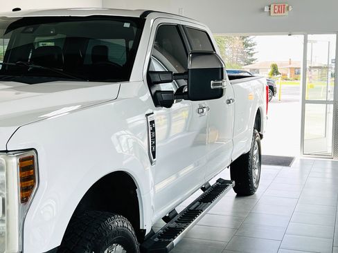 Used 2017 Ford F350 Lariat AWD/4WD image 2
