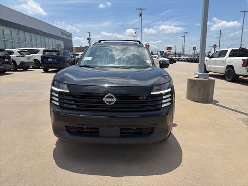 Used 2026 Nissan Kicks SR w/ Cold Weather Package FWD image 2