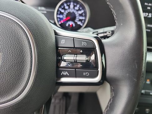 Used 2024 Kia Carnival LX FWD image 21