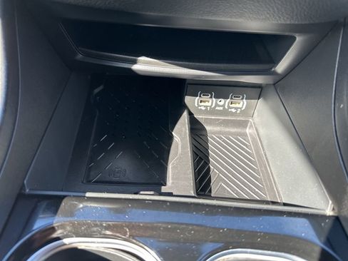 Used 2025 Chrysler Pacifica Limited image 23